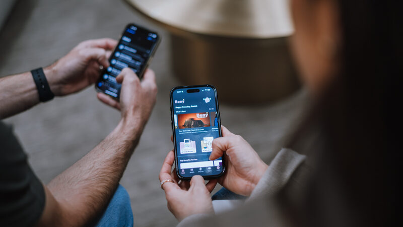 Two people using the Beny app